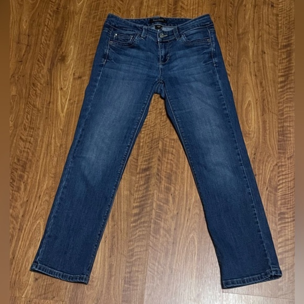 White House Black Market Crop Leg Jeans - Size 0 - Fashionably Preloved!